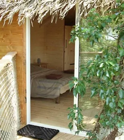 Bed & Breakfast Les Cabanes Dans Les Arbres De Caluche