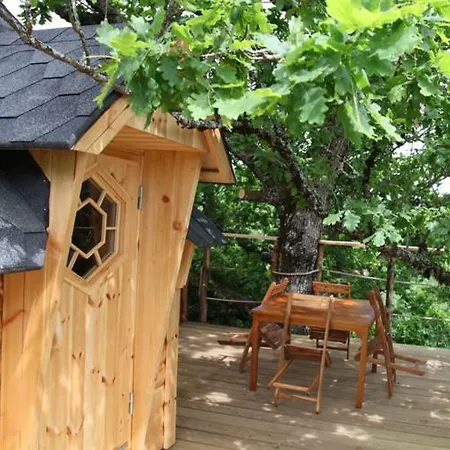 Bed & Breakfast Les Cabanes Dans Les Arbres De Caluche Saint-Simon (Cantal)